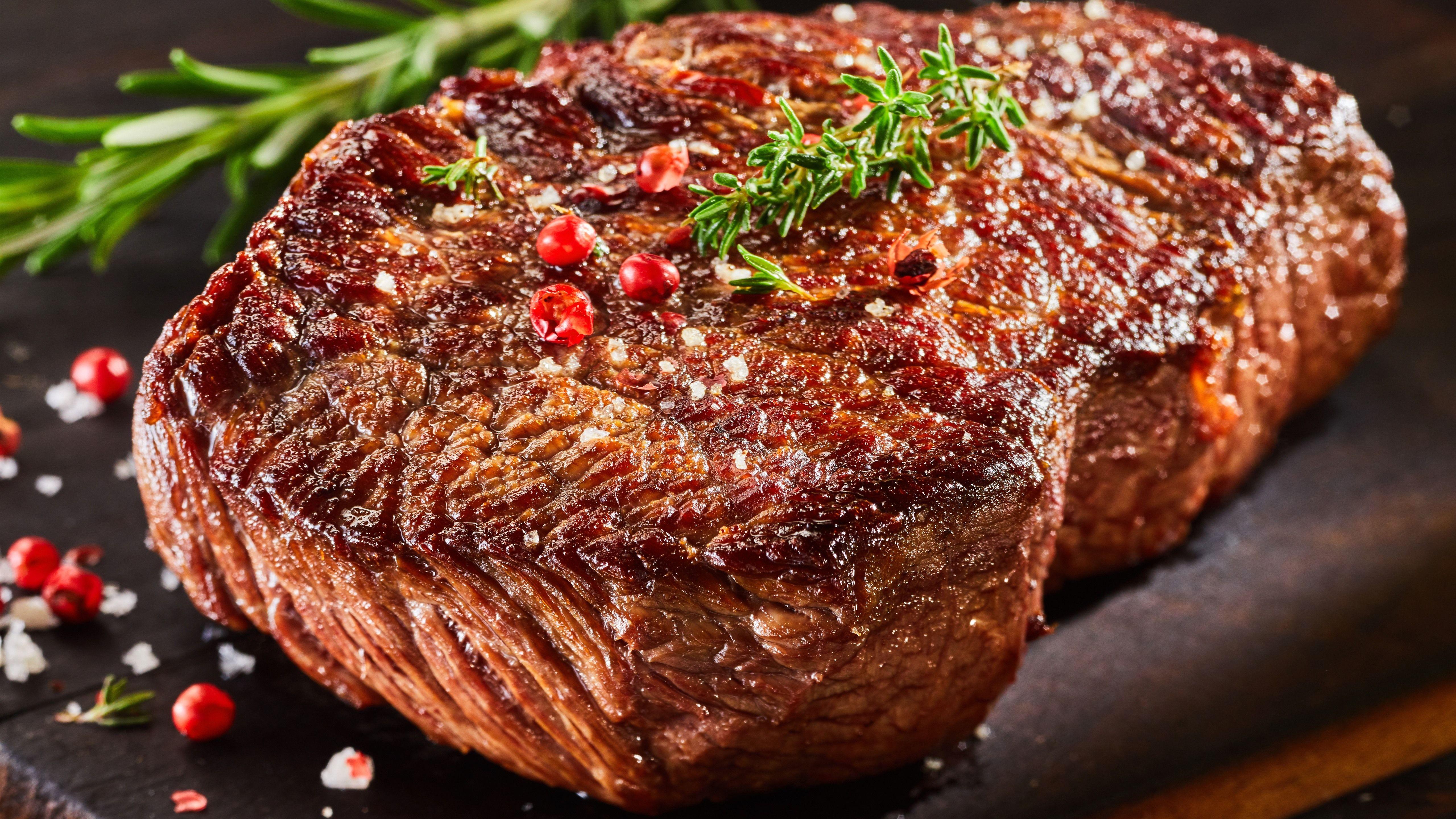 Стейк из свинины на сковороде: как приготовить свиной стейк сочно и вкусно