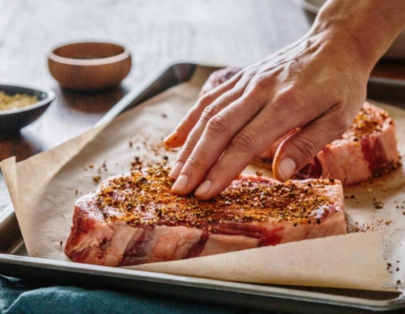 Как вкусно замариновать стейки свинины: 5 простых и вкусных рецептов