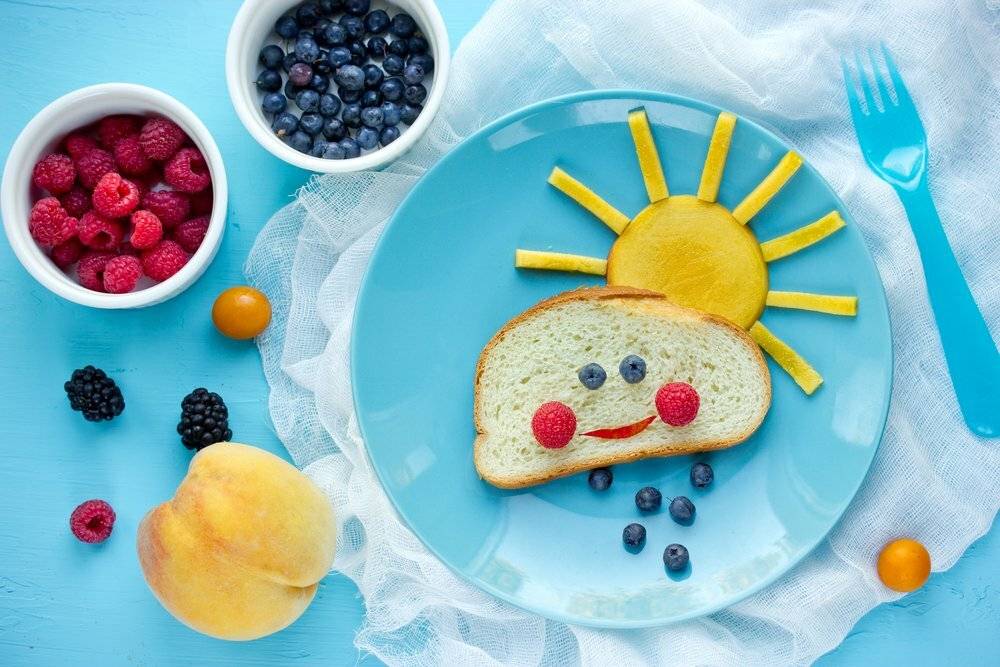 Каши, супы, тосты, смузи: 15 вкусных идей для детского завтрака