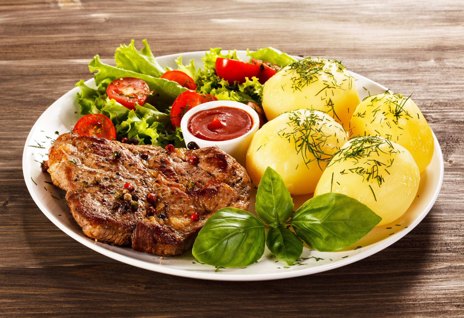 Салат с копченой колбасой 12 вкусных и простых рецептов