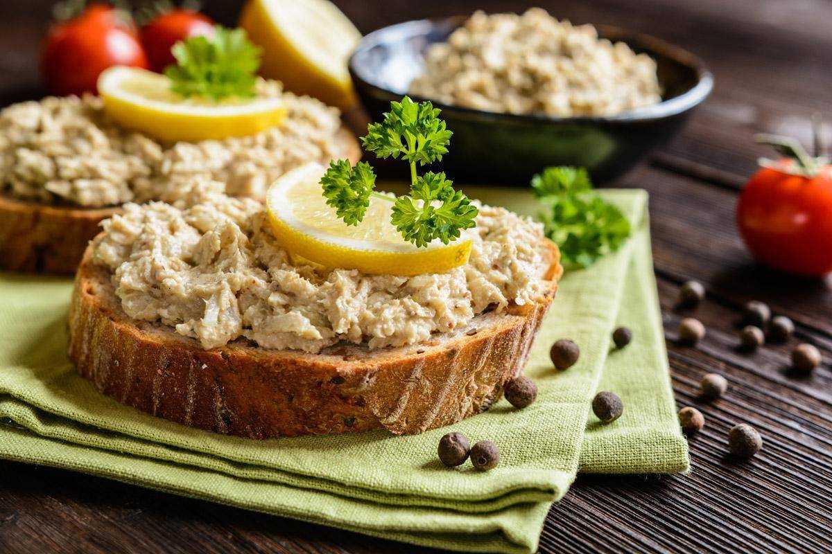 Селедочное масло — 7 рецептов классной закуски