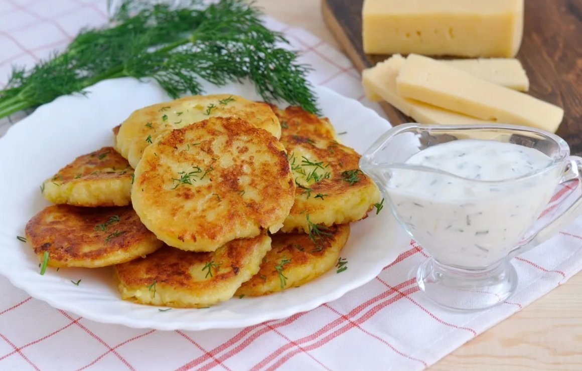 Лепешки на кефире с картошкой на сковороде: рецепт с фото